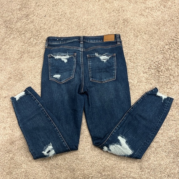 Woman’s distressed jeans - Picture 6 of 6
